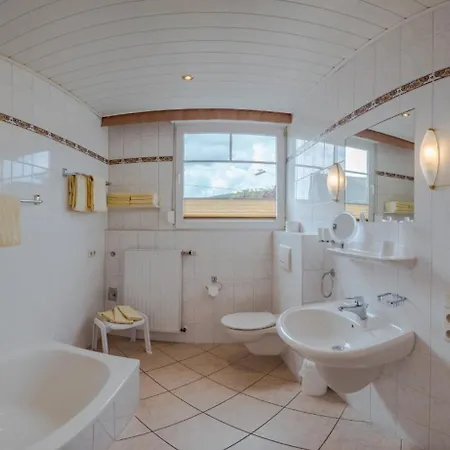 Ferienweingut Winnebeck Apartment Kowerich